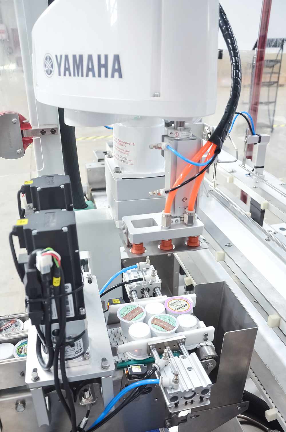 6.-آلية اختيار ووضع كبسولات القهوة بواسطة الروبوت