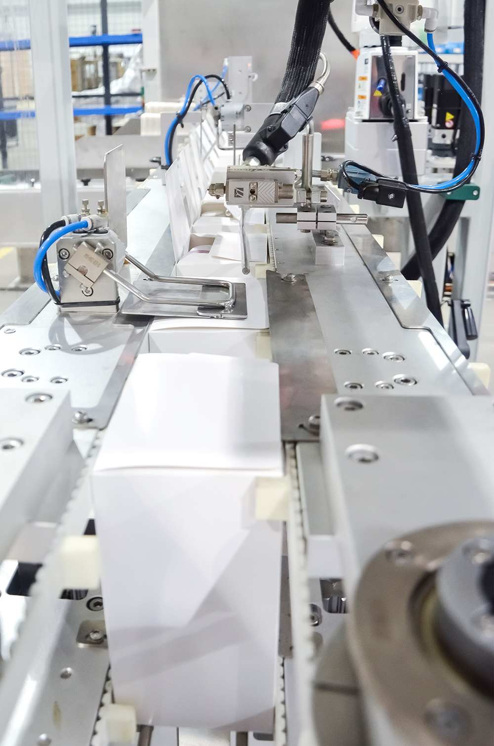 9.-رفرفة اللسان لإغلاق الصندوق