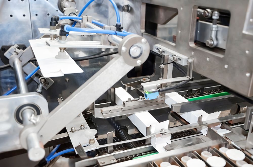 5.-التعبئة في الكرتون، دفع الكبسولات إلى صناديق