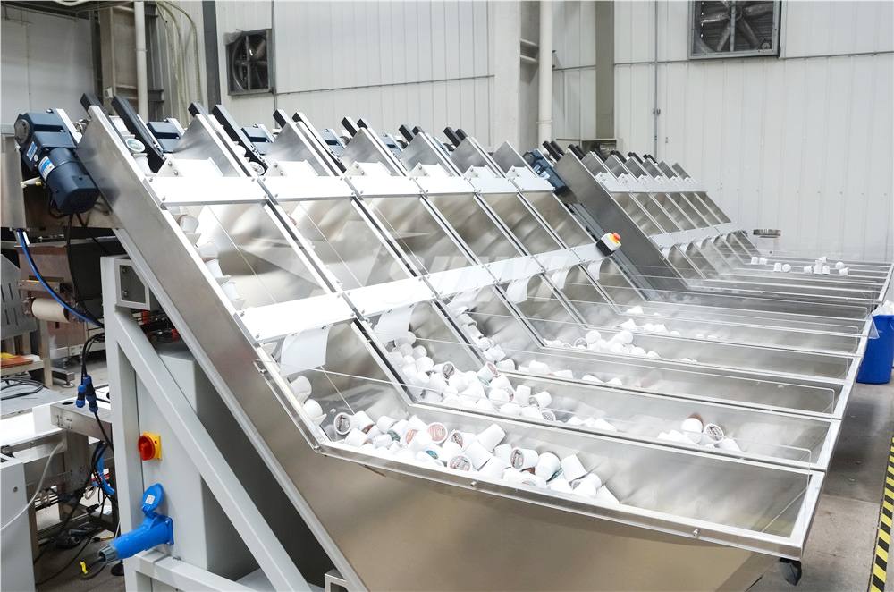 1.-نظام تغذية كبسولات القهوة الجاهزة الأوتوماتيكية